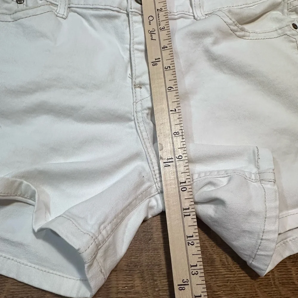 Levi’s‎ women’s Denium shorts white stretch sz 12
